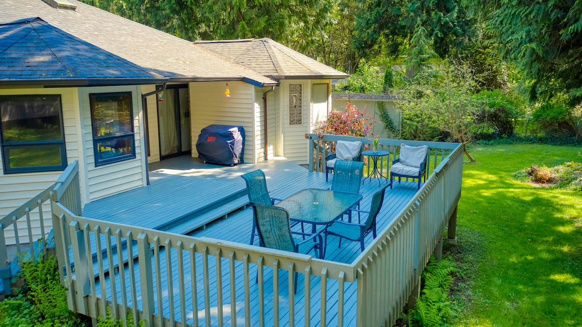 Point Roberts vacation rental — Sauna & jetted tub area